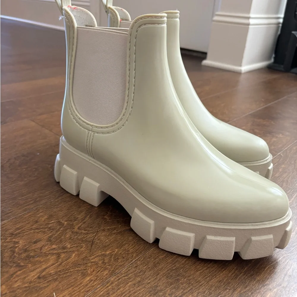 Women's Cream Chelsea Boots - Picture 2 of 7